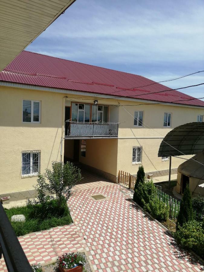 Guest House Arbat Cholponata Buitenkant foto